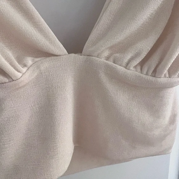 Elegant Cream Sleeveless Crop Top - Picture 4 of 7